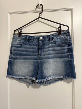 NWT BKE Gabby Blue Washed Frayed Hem Denim Shorts